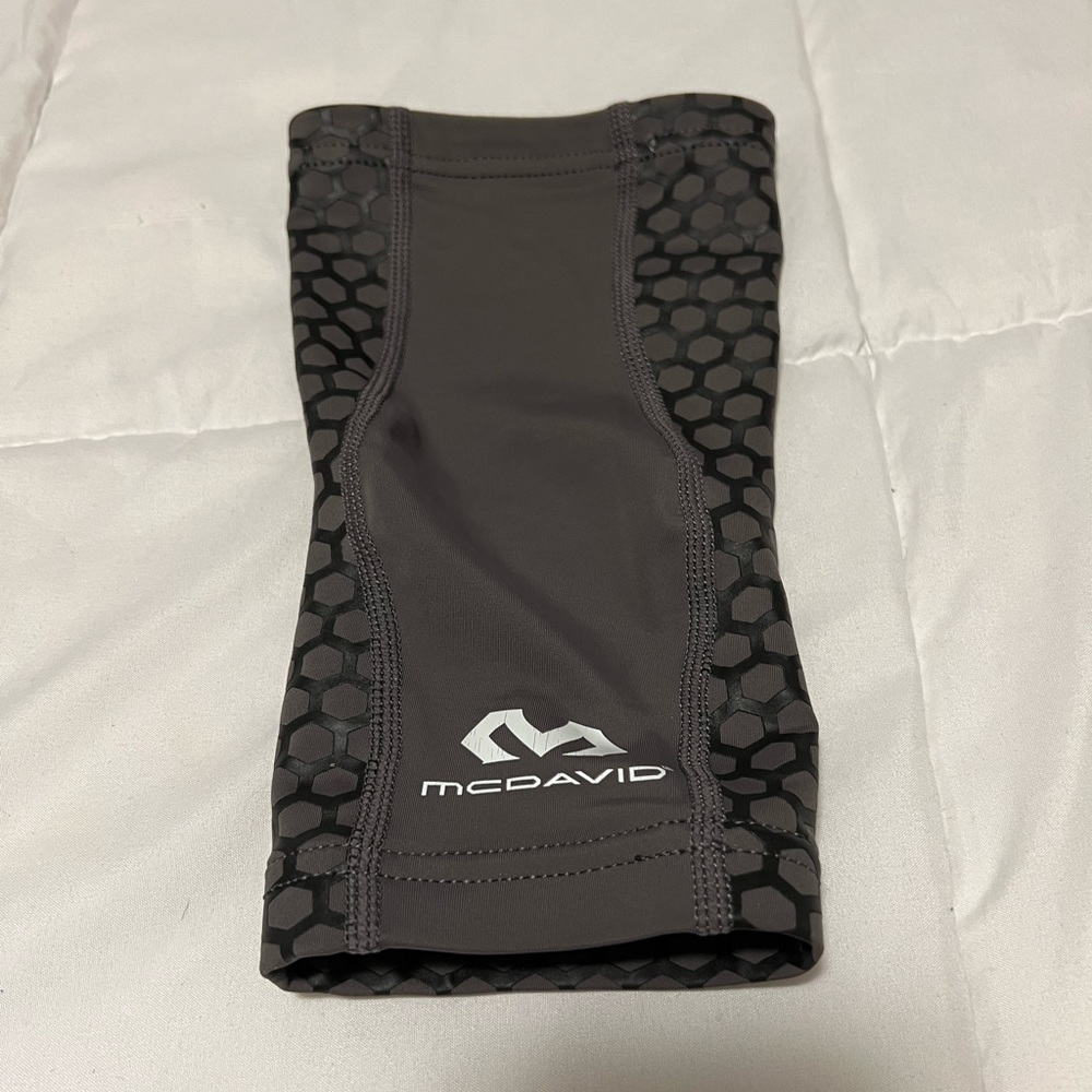 McDavid Knee Sleeve Mens M (S) 🔥